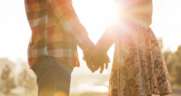 બંને સૂસાઇડ નોટમાં લખ્યું હતું કે, બંને પરિવાર ઝઘડતા નહીં અને અગ્નિદાહ આપો કે, દફનવીધી કરો બંનેની સાથે કરજો તેવી અંતિમ ઇચ્છા વ્યક્ત કરી હતી. બંનેના પરિવારનો વિરોધ હોવાથી લગ્ન કરી છેલ્લા દસ મહિનાથી સેટેલાઇટ વિસ્તારમાં રહેતા હતા. આ અંગે સેટેલાઇટ પોલીસે ગુનો નોંધીને વધુ તપાસ હાથ ધરી છે. 