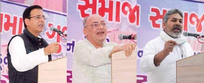 ડો. કનુ કલસરિયાએ કહ્યું કે આ સરકાર ખેડૂત વિરોધી સરકાર છે. જે પહેલાથી જ ખેડૂતોને ખતમ કરવા માટેનું ષડયંત્ર કરી રહી છે. અહંકારમાં ચૂર પીએમએ કોઈ પણ પ્રકારના પ્લાન વગર ધડાકો કર્યો છે. જેની અસર સામાન્ય માણસ પર અને ખેડૂતો પર થઈ રહી છે. ખેડૂતોએ હવે આ સરકારને જવાબ આપવો જોઈએ. ભારતીય ખેડૂત યુનિયનના પ્રમુખ રાકેશ ટિકાયતે કહ્યું કે સરકાર સીધી રીતે નહીં માને ત્યારે અલગ રીતે આંદોલન કરવુ પડે છે. 