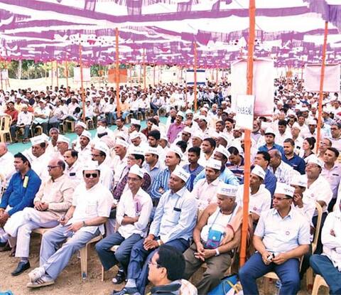 નોટબંધીના વિરોધમાં સુરતમાં ખેડૂત મહાસંમેલન, જાણો શું લેવાયો નિર્ણય? નોટબંધીના વિરોધમાં સુરતમાં ખેડૂત મહાસંમેલન, જાણો શું લેવાયો નિર્ણય?