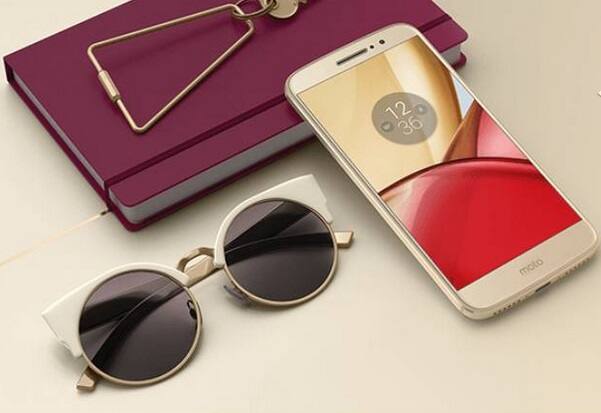 કિંમતઃ Moto Mના 3 જીબી રેમ/32 જીબી સ્ટોરેજવાળા વેરિઅન્ટની કિંમત 15,999 રૂપિયા અને 4 જીબી રેમ/64 જીબી સ્ટોરેજવાળા વેરિઅન્ટની કિંમત 17,999 રૂપિયા રાખવામાં આવી છે. બન્ને વેરિઅન્ટ્સ ફ્લિપકાર્ટ પર ઉપલબ્ધ હશે અને 14 ડિસેમ્બરે રાત્રે 11.59 કલાકથી તેનું વેચાણ શરૂ થશે.