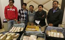 દિલ્હીઃ હોટલ \'તક્ષ ઈન\'માંથી 3.25 કરોડ રૂપિયા મળ્યા, પાંચ લોકોની અટકાયત