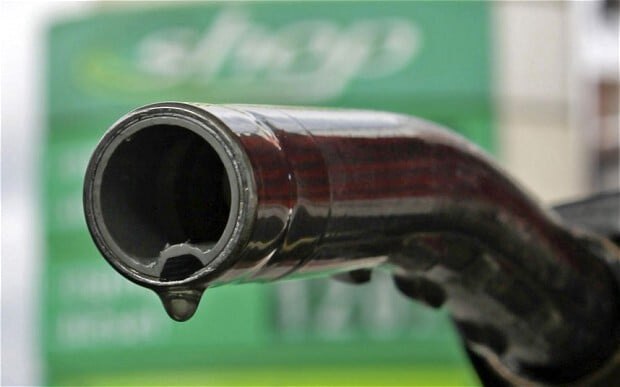 Petrol Diesel Price Today 25 february 2021 know rates fuel price in your city Telangana Andhra Pradesh Amaravati Hyderabad Petrol-Diesel Price, 25 February: ఇంధన ధరల్లో కొనసాగుతున్న హెచ్చుతగ్గులు, రష్యా-ఉక్రెయిన్ ప్రభావంతో ధరలపై ఆందోళన