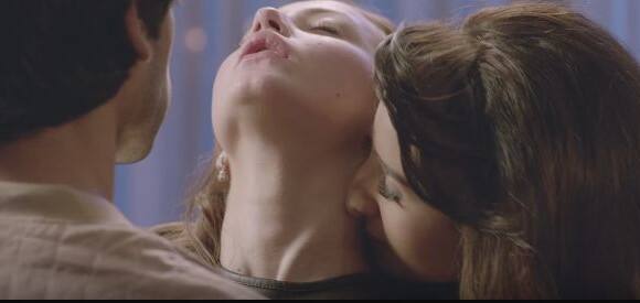 10. વિક્રમ ભટ્ટની ફિલ્મ ‘લવ ગેમ્સ’ માં અભિનેત્રી પત્રલેખાએ ઘણા હૉટ સીન આપ્યા છે. લવ ગેમ્સમાં રમોનાની ભમિકા નિભાવી રહેલી પત્રલેખા પોતાના પાર્ટનર પર દબાણ નાંખે છે કે તે બીજા કપલ્સની સાથે લવ ગેમ રમે. ફિલ્મમાં કિસિંગ સીનની ભરમાર છે. ટ્રેલરમાં જ પત્રલેખાના ઘણા હૉટ સીન જોઈ શકાય છે. ફિલ્મમાં બોલ્ડ સીનની ભરમાર હોવાના કારણે સેંસર બોર્ડે 18 કટ લગાવવા કહ્યું જેના પછી ફિલ્મ એપ્રિલમાં રિલીઝ થઈ હતી.