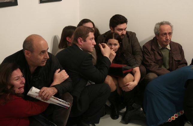 ઉલ્લેખનીય છે કે રશિયા સીરિયામાં ચાલી રહેલા યુદ્ધમાં રાષ્ટ્રપતિ બશર અલ અસદની સરકારનું સમર્થન કરી રહ્યુ છે. જેના કારણે તુર્કી અને રશિયામાં તણાવ છે. સીરિયાની સરકારનું સમર્થન કરી રહેલા રશિયા વિરૂદ્ધ ઈસ્તાંબુલમાં રશિયાના દૂતવાસ બહાર પ્રદર્શન પણ થયા હતા. તુર્કીના રાષ્ટ્રપતિ રેચૈપ તૈયપ અર્દોઆને કહ્યું છે કે આ હુમલો તુર્કી અને રશિયાના સંબંધો ખરાબ કરવાના ઈરાદાથી કરાયો છે. રાષ્ટ્રપતિ અર્દોઆને આ અંગે રશિયાના રાષ્ટ્રપતિ વાલ્દિમીર પુતિન સાથે ફોન પર વાત કરી હતી. તેમણે કહ્યું કે જે લોકો તુર્કી અને રશિયાના સંબંધો ખરાબ કરવા માગે છે. તેમના ઈરાદામાં તે સફળ નહિ થાય. રશિયાના રાષ્ટ્રપતિ પુતિને કહ્યું કે આ હુમલો તુર્કી અને રશિયા વચ્ચેના સામાન્ય દ્વિપક્ષીય સંબંધ અને સીરિયાની શાંતિ પ્રક્રિયામાં ભંગ પાડવા માટે કરવાના આશયથી કરાયો છે. 