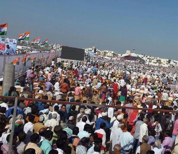 પાટીદાર અનામત આંદોલનને ઉલ્લેખ કરતા રાહુલે કહ્યું કે, પાટીદારોએ શાંતિથી તેમનું આંદોલન કર્યું , તેમણે કોઈ હિંસા કરી નથી છતાં સરકારે પાટીદારોની મહિલાઓ અને બાળકોને માર્યા. તેમને લાકડી અને ગોળીઓ મારી. આ મોદી સરકારની વાસ્તવિકતા છે. 