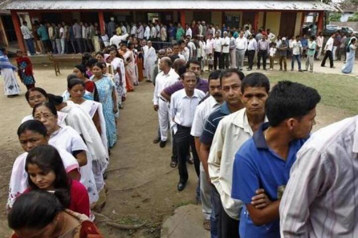 સરકારની મનાઇ છતાં બેન્કો લોકોને સવાલ પૂછી રહી છે. તેનું કારણ એ છે કે બેન્કો રિઝર્વ બેન્કના હેઠળ આવે છે અને રિઝર્વ બેન્ક એક સ્વાયત સંસ્થા છે. હાલમાં આરબીઆઇએ નોટિફિકેશન જાહેર કહ્યું હોવાથી બેન્કો સવાલ કરશે નહીં. 