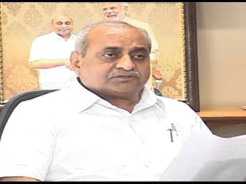 હાર્દિકે પત્રકારો સાથેની વાતચીતનો ઉલ્લેખ કરતાં લખ્યું છે કે, પાટીદારોએ આપેલા દસ્તાવેજોનો સરકારે અભ્યાસ કર્યો કે કેમ? તે અંગે પુછાયેલા સવાલનો જવાબ આપવાનું નીતિન પટેલે ટાળ્યું હતું. જવાબ આપવાના બદલે તેમણે ભૂતકાળમાં નવનિર્માણ, અનામત આંદોલન સહિતના આંદોલનોમાં કોંગ્રેસ દ્વારા કરાયેલા દમનની માહિતી આપીને સિફતપૂર્વક જવાબ આપવાનું ટાળી દીધું હતું.