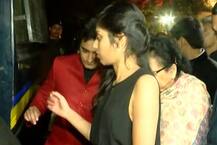 વડોદરામાં ઉદ્યોગપતિની હાઇ-ફાઇ શરાબ પાર્ટીઃ પકડાઇ ગ્લેમરસ યુવતીઓ, જુઓ તસવીરો