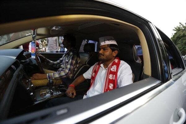 હાર્દિક પટેલે ગઇકાલે દાવો કર્યો હતો કે રાજસ્થાન પોલીસે જયપુર એરપોર્ટ પર મારી ધરપકડ કરી હતી. આ દાવાને જયપુર પોલીસે અફવા હોવાનું જણાવીને રદિયો આપ્યો હતો અને કહ્યું હતું કે સુરક્ષાના કારણસર હાર્દિકને પોલીસે રક્ષણ આપ્યું હતું.