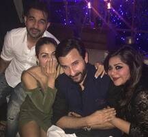 PICS: તૈમુરના જન્મ પછી કરિનાએ આમ માણી ક્રિસમસ પાર્ટી, રેડ ડ્રેસમાં આવી હતી બેબોની અદા