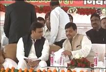 અખિલેશ યાદવે પોતાના 403 ઉમેદવારની યાદી પાર્ટી સુપ્રીમો મુલાયમ સિંહને સોંપી