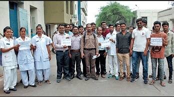 રાજ્ય સરકારમાં નાયબ મામલતદાર, ડેપ્યુટી સેક્શન ઓફિસર, કોસ્ટેબલ, સબ ઈન્સ્પેક્ટર જેવી સામાન્ય કેડરોથી લઈને ટેકનિકલ કેડરોમાં અત્યારે ફિક્સ પગારના કર્મચારીઓનો ફિક્સ પગારનો પાંચ વર્ષનો કાર્યકાળ પ્રમોશન, મિડ ટર્મ કે સેમી ડાયરેક્ટની જગ્યાઓના પ્રમોશન માટે ગણવામાં આવતો નથી. તે સ્થિતી બદલાશે તો કર્મચારીઓને ફાયદો થશે. 