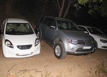 વડોદરાની શરાબ પાર્ટીમાં પકડાયેલી મોંઘીદાટ કારો કોની કોની છે, જાણો વિગત