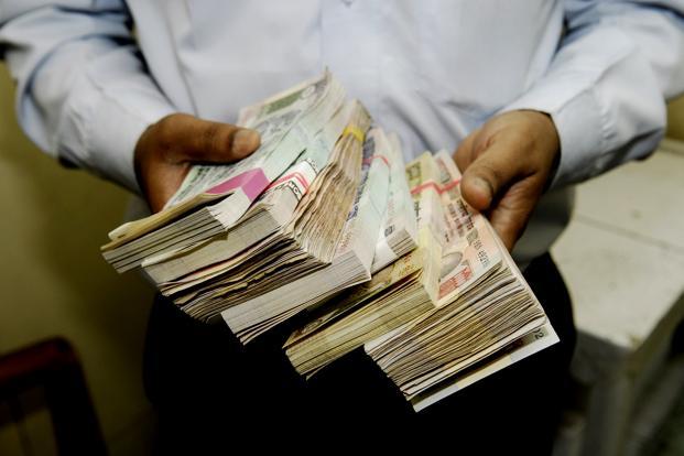 60 લાખ ખાતાધારકોએ જમા કરાવ્યા 7 લાખ કરોડ રૂપિયા, સરકાર કરશે તપાસ