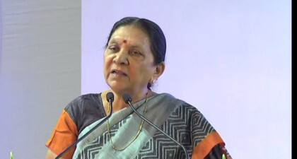 તે સિવાય મુખ્ય 14 માર્ગ અને જાહેર સ્થળો ઉપરાંત સેક્ટરોમાં આંતરિક વિસ્તારમાં પણ વાઇફાઇની સુવિધા મળે તેના માટે નગરમાં વિવિધ સ્થળે 755 સ્થળે એક્સેસ પોઇન્ટ સ્થાપી દેવાયા છે. ગાંધીનગર શહેરમાં 70 ટકા વિસ્તારને વાઇફાઇ નેટવર્ક હેઠળ આવરી લેવામાં આવ્યો છે. ડેપ્યુટી મ્યુનિસિપલ કમિશનર જૈ બી બારૈયાએ જણાવ્યું કે ફ્રી મિનિટ્સ પછી પેઇડ વાઇફાઇના દર પણ સ્પર્ધાત્મક રાખવા માટે વિચારણા કરવામાં આવી છે અને સિટી વાઇડ ઓપન ટુ સ્કાય કનેક્ટિવીટીનું કામ પૂર્ણ કરી દેવામાં આવ્યું છે.