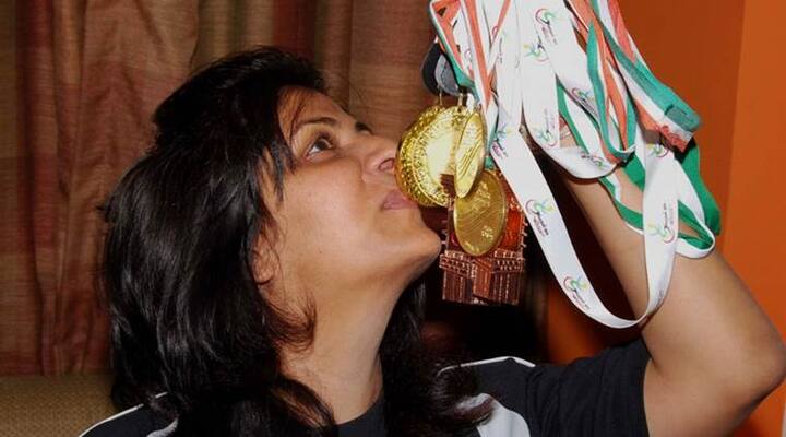 દિપા બે બાળકોની માતા છે. તેમના પતિ સેનામાં અધિકારી છે. કમરથી નીચેનું આખુ શરીર લકવાગ્રસ્ત છે. તેમને કરોડરજ્જુમાં ટ્યુમર હતું. 1999માં ઓપરેશનથી તેને કાઢવામાં આવ્યું હતું. 31 સર્જરી દરમિયાન તેમની કમરથી નીચેના ભાગમાં 183 ટાંકા આવ્યા ને તે બાદ છ વર્ષો સુધી તેઓ વ્હીલ ચેર પર રહ્યા. પણ છ વર્ષો બાદ પેરા ગેમ્સ શરૂ કરી અને હાલ તે એક સફળ પેરા ખેલાડી છે. 