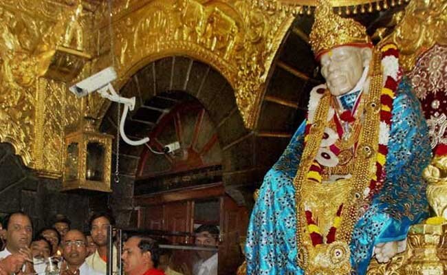 Maharashtra Shirdi Sai Baba Temple to remain shut at night amid rise in Omicron Omicron Effect: షిర్డీ వెళ్తున్నారా? ఆగండి.. ఆగండి.. దర్శన వేళల్లో మార్పులు చేశారు తెలుసా? 
