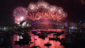 Welcome 2017: આખી દુનિયામાં આમ મનાવાયો નવા વર્ષનો જશ્ન, જુઓ તસવીરો