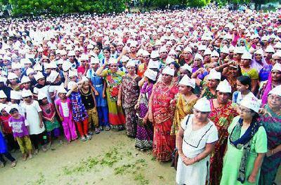  ઓબીસી એકતા મંચના અધ્યક્ષ અલ્પેશ ઠાકોર અને દલિત યુવા આગેવાન જીજ્ઞેશ મેવાણીએ ટેકો આપી સંમેલનમાં જોડાવવા ફિક્સ વેતનધારકોને અપીલ કરી છે. એવી પણ ચિમકી ઉચ્ચારવામાં આવી છે કે, જો સંમેલનમાં અવરોધ ઉભો કરાશે તો વાયબ્રન્ટ સમિટમાં વિધ્ન ઉભુ કરાશે. 