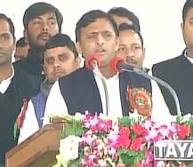 અખિલેશ રાષ્ટ્રીય અધ્યક્ષ અને મુલાયમ બન્યા માર્ગદર્શક, શિવપાલને પદ પરથી હટાવાયા