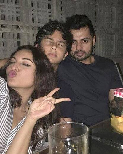 બંટીએ 2012થી સોનાક્ષીની એન્ડોર્સમેંટ ડીલ મેનેજ કરવાનું શરૂ કર્યું હતું. ત્યારથી સોનાક્ષી બંટીને ડેટ કરી રહી છે હોવાનું માનવામાં આવે છે. જો કે બંને આ રિલેશનશીપ સ્વીકારતા નથી. ઉલ્લેખનીય છે કે બંટી સલમાનના ભાઈ સોહૈલની પત્ની સીમાનો ભાઈ છે. બંટીનું નામ સોનાક્ષી પહેલા સુસ્મિતા, નેહા ધુપિયા, દિયા મિર્ઝા અને સમીરા રેડ્ડી સહિત અનેક એક્ટ્રેસ સાથે જોડાઈ ચૂક્યું છે.