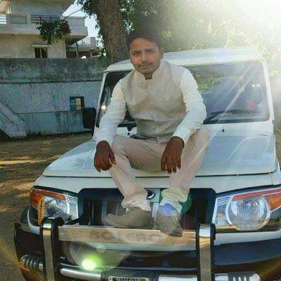 આ અંગે મળતી વધુ વિગતો પ્રમાણે આપઘાત કરનાર હરિકૃષ્ણ ભુરિયાના ભાઈનું 15 દિવસ પહેલાં અકસ્માતમાં મોત થયું હતું. ભાઈના દુઃખદ નિધનથી હરિકૃષ્ણને ખૂબ જ લાગી આવ્યું હતું અને ભાઈના મોતના દુઃખમાં તેણે આત્મહત્યા કરી લીધી હોવાનું જાણવા મળ્યું છે.