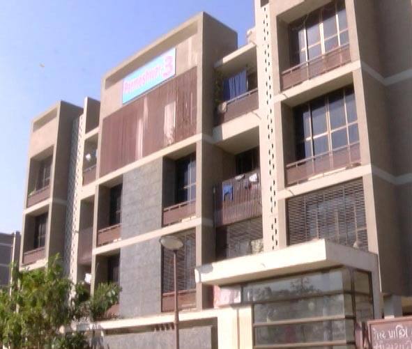 છેલ્લા ત્રણ વર્ષમાં આ દંપતીએ લાખો રૂપિયાનું ટર્નઓવર કર્યાનું પોલીસ માની રહી છે. આ ઉપરાંત પોલીસેને લેપટોપમાંથી ન્યુ યોર્ક સરકારના સહી-સિક્કાના લેટરપેડ અને ન્યુ યોર્ક ડિસ્ટ્રીક કોર્ટના નામના દસ્તાવેજ પણ મળી આવ્યા છે. 