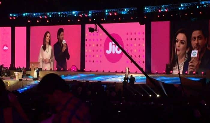 આ રીતે જૂના યૂઝર માટે ફ્રી ઓફર 7 મહિના અને નવા યૂઝર્સ માટે 4 મહિના માટે મળી છે. 