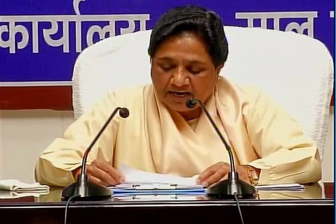 માયાવતીએ કહ્યું મુસ્લિમ સમાજ સપાને મત આપી પોતાનો વોટ ખરાબ ન કરે. માયાવતીએ કહ્યું સપાના ઝઘડામાં PM મોદી પણ ન બોલ્યા. સપા-ભાજપની મિલીભગત ચાલી રહી છે. માયાવતીએ કહ્યું લોકો પૂર્ણ બહુમતથી બસપાને સત્તામાં લાવશે. 