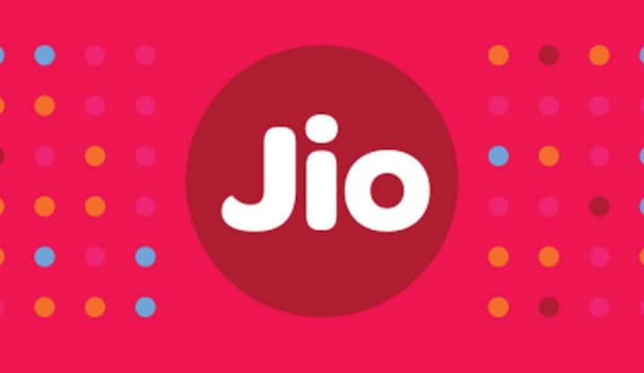જિઓએ એક બીજી 4G ઇન્ટરનેટ ડેટા પેક 301 રૂ.માં ઓફર કર્યુ છે, આ પેકમાં યૂઝરને 6GBનો 4G ઇન્ટરનેટ ડેટા પેક આપવામાં આવશે. આ પેક 28 દિવસ સુધી એક્ટિવ રહેશે.