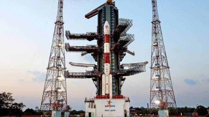  પેલોડનું કુલ વજન 1,350 કિલોગ્રામ છે, જેમાંથી 500-600 કિલોગ્રામ વજન ઉપગ્રહનું છે. આ કીર્તિમાનને સ્થાપિત કરતા જ ભારત સ્પેસ રિસર્ચના ક્ષેત્રનાં એક ઈતિહાસ કાયમ કરી એક નવી કહાની લખશે.
