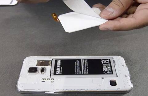 હવે વાયરલેસ સ્ટીકરથી ચાર્જ થશે તમારો મોબાઈલ ફોન, જાણો કેવી રીતે હવે વાયરલેસ સ્ટીકરથી ચાર્જ થશે તમારો મોબાઈલ ફોન, જાણો કેવી રીતે