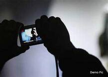 બારડોલીઃ યુવતીની વીડિયો ક્લિપ હોવાનું કહી પૂર્વ પ્રેમીએ પ્રેમિકાના પતિને કર્યો બ્લેકમેલ, પછી શું થયું? 