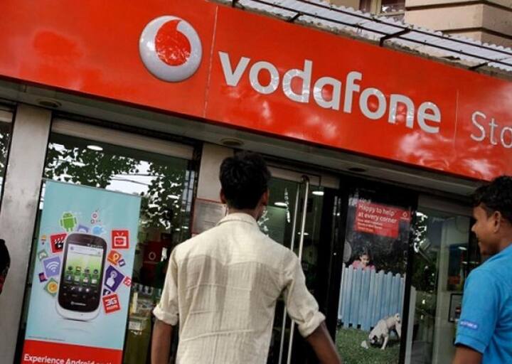 આ ઉપરાંત Vodafoneએ અનલિમિટેડ કોલિંગ પ્લાન પણ રજૂ કર્યો છે. જેમાં 499 રૂપિયાના માસિક પ્લાનની સાથે અનલિમિટેડ કોલિંગ કરી શકાશે. તેની સાથે જ તમને 2જીબીનો વધારાનો ડેટા પણ મળશે. ઉલ્લેખનીય છે કે, વોડાફોને રેડ પ્લાન 499થી શરૂ થાય છે. પહેલા 499 રૂપિયાના પ્લાનમાં દર મહિને 1 જીબી 3જી અથવા 4જી ડેટાનીસાથે 700 મિનિટ લોક અને નેશનલ કોલ અને 500 એસએમએસ મળતા હતા.