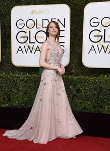 Golden Globe 2017: રેડ કાર્પેટ પર આવી હતી અભિનેત્રીઓની અદા, પ્રિયંકા ફરી છવાઈ