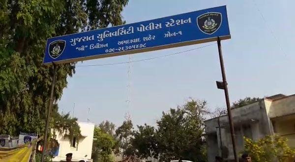 જાહેરનામાના ભંગ અંગેનો મેવાણી સહિતના લોકો સામે વાડજ પોલીસ સ્ટેશનમાં ગુનો નોંધાયો છે. ત્યારે પાટીદાર નેતા વરુણ પટેલે પણ પોતાની અટક કરાયા હોવાની અને અત્યારે તેને બોપલ પોલીસ સ્ટેશને લવાયો હોવાનો મેસેજ વોટ્સએપ પર મૂક્યો છે. 