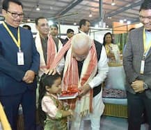 ગ્લોબલ ટ્રેડ શૉમાં મોદીએ નાની બાળકીને વ્હાલથી પૂછ્યું, \'બેટા તારું નામ શું?\'