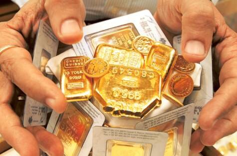 Gold Prices Goes Up Above 61500 per 10 Gram Silver Prices Jumps By 1000 Rupees Per Kilo Gold Price Hike: सोने की चमक हुई और तेज, 61500 रुपये प्रति 10 ग्राम के पार पहुंची कीमत, चांदी में 1,000 रुपये प्रति किलो की उछाल
