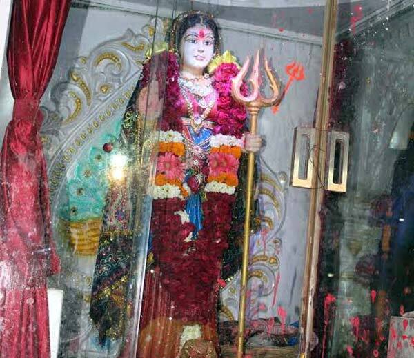 આરતી બાદ મોટી સંખ્યામાં ઉપસ્થિતી લાપસીના પ્રસાદનું આયોજન કરવામાં આવ્યું હતું. લોકોએ શ્રદ્ધાપૂર્વક પ્રસાદનો લાભ લીધો હતો. એ પછી રાજકોટમાંથી ખોડલ રથે વિદાય લીધી હતી અને મોરબી જિલ્લા તરફ રવાના થયો હતો.