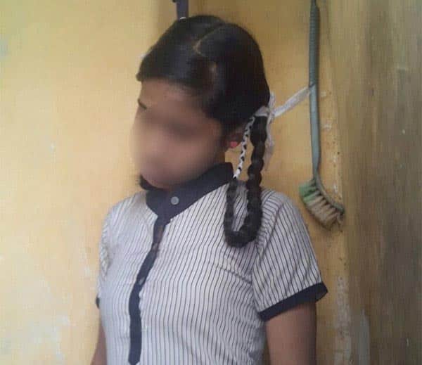 દીકરીને લટકતી લાશ જોઇને માતાની ચીચયારીઓ પાડી હતી. આ સાંભળી મોટી દીકરી દોડી ગઇ હતી જેણે પણ નાની બહેનને ફાંસો ખાઘેલી હાલતમાં જોઇ રાડા રાડ કરી મુકી હતી. આ પછી બૂમાબૂમ થતાં આસપાસથી લોકો દોડી આવ્યા હતા. પોલીસને જાણ કરતા પોલીસ પણ ઘટના સ્થળે આવી ગઇ હતી. જોકે, પૂજાએ શા માટે આપઘાત કર્યો તેનું સાચું કારણ જાણવા મળ્યું નથી. પોસમોર્ટમ પછી પૂજાના મોત અંગે જાણકારી મળી શકે છે. પોલીસ અન્ય દીશામાં પણ તપાસ કરી રહી છે.