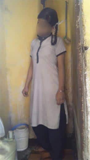 પૂજાના અકાળે મોતથી આખો પરિવાર શોકમાં ડૂબી ગયો છે. આ પરિવારમાં માતા-પિતા બે દીકરા અને ત્રણ દીકરીઓ હતી. જેમાં પૂજા ચોથા નંબરની હતી. જે સ્કૂલમાંથી છૂટ્યા બાદ લગભગ 12-30 વાગ્યાની આસપાસ ઘરે પહોંચી હતી. આ પછી તેણે આ આપઘાત કરી લીધો હતો.