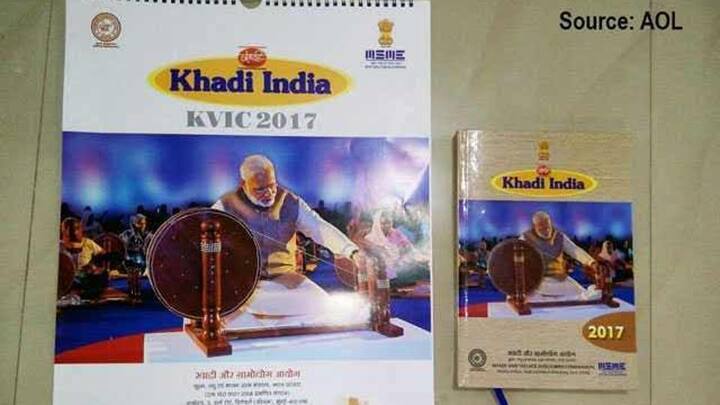 નવી દિલ્લી: ખાદી ભારતની ઓળખ રહી છે અને ખાદીનો એક ગૌરવશાળી ઈતિહાસ રહ્યો છે. આઝાદી દરમિયાન લોકોએ ખાદી અપનાવીને અંગ્રેજો વિરૂદ્ધ ઈંકલાબ અને આઝાદીની ચળવળ ચલાવી હતી. દેશના રાષ્ટ્રપિતા મહાત્મા ગાંધીએ ખાદી અપનાવવાનું અહ્વાન કર્યુ હતું. ખાદી ગ્રામોદ્યોગ દર વર્ષે એક કેલેંડર બહાર પાડે છે. આ વર્ષે પણ 2017નું કેલેંડર બહાર પાડ્યુ છે. પણ આ વખતે આ કેલેંડર ચર્ચામાં છે. કેમકે તેના પરથી ગાંધીની તસવીર ગાયબ છે. અને ગાંધીજીની જગ્યાએ પીએમ મોદીની તસવીર છે. 