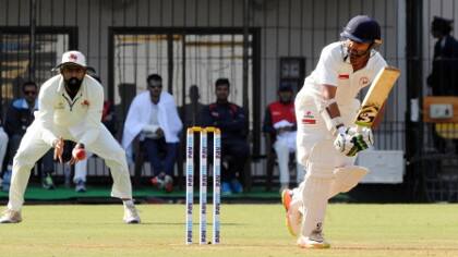 ઇન્દોરઃ રણજી ટ્રોફીની ફાઇનલમાં મુંબઇને પાંચ વિકેટે હરાવી ગુજરાતની ટીમ ચેમ્પિયન બની છે. રણજી ટ્રોફીના 82 વર્ષના ઇતિહાસમાં ગુજરાત પ્રથમવાર ચેમ્પિયન બન્યું છે. પાર્થિવ પટેલે કેપ્ટન ઇનિંગ રમતા 143 રન ફટકાર્યા હતા. રણજી ટ્રોફીની ફાઇનલમાં ગુજરાતને જીતવા માટે 312 રનનો પડકાર મળ્યો હતો જેને પાંચ વિકેટ ગુમાવી ગુજરાતે હાંસલ કરી લીધો છે.