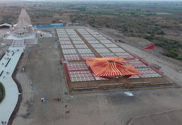 ખંભાલીડાથી કાગવડ તરફ જવાના રસ્તે 1200 વીઘામાં પાર્કિંગની સુવિધા રાખવામાં આવી છે, જેથી ટ્રાફિક જામ ન થાય. હાલ પૂરતો ટ્રાફિક ડાયવર્ટ માટેનો કોઈ નિર્ણય લેવાયો નથી પરંતુ જરૂર જણાશે તો ટ્રાફિક હળવો કરવા રસ્તો ડાયવર્ટ કરવામાં આવશે.