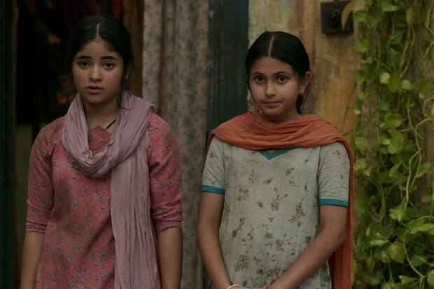 ‘દંગલ’ ફિલ્મમાં ગીતા ફોગટના બાળપણનો રોલ કરનારી ઝાયરા વસીમ સ્ટાર બની ગઈ છે. લોકોએ તેના અભિનયને પસંદ કર્યો છે. પણ છેલ્લા થોડા દિવસથી તે વિવાદમાં છે.