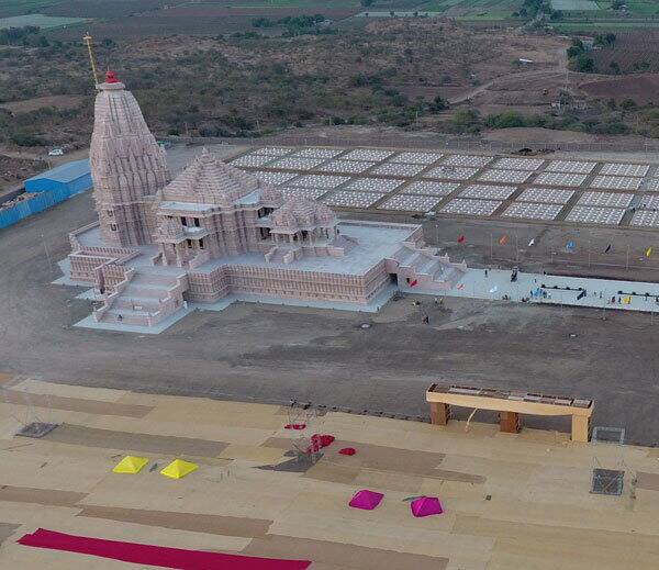 21 જાન્યુઆરી: સવારે 5.30થી 6.30 પ્રાણપ્રતિષ્ઠા વિધિ, 21 મહાઆરતી, ગરબા અને સમૂહ રાષ્ટ્રગાન બાદ મહા ધર્મસભાનું આયોજન કરેલ છે.