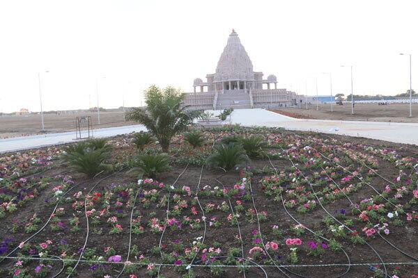 18 જાન્યુઆરી: સવારે 8 થી 12 અને બપોરે 2 થી 5 સુધી 21 કુંડનો મહા હવન થશે. બપોરે 12 થી 5 વાગ્યા સુધી લોકડાયરો યોજાશે. જેમાં ભીખુદાન ગઢવી, કિર્તિદાન ગઢવી, અલ્પા પટેલ, ઉર્વશી રાદડિયા સહિતના કલાકારો હાજર રહેશે.