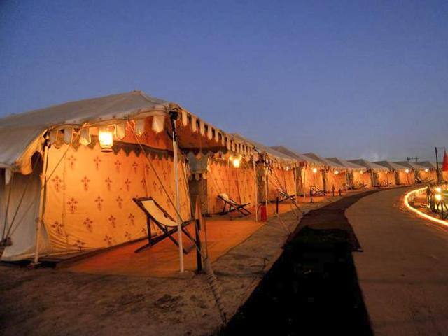 રણોત્સવ વધુ એક રાષ્ટ્રીય પરિસંવાદનો સાક્ષી બનવાનો છે, ત્યારે ટુરિઝમ મિટમાં મોટી સંખ્યામાં મહાનુભાવો સામેલ થશે. તેમને ભુજ એરપોર્ટ કે રેલવે સ્ટેશનથી ધોરડો લઇ જવા અને ત્યાંથી કચ્છમાં ફેરવવા માટે ફોર વ્હીલ જીપ કાર તેમજ આધુનિક સુવિધાઓ ધરાવતી બસ સહિત અંદાજે 100 વાહનો ભાડે કરવામાં આવશે.