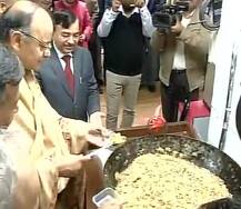 \'હલવા સેરેમની\' સાથે જ શરૂ થઈ બજેટ 2017 પ્રક્રિયા, નજરબંધ થયા 100 અઘિકારીઓ