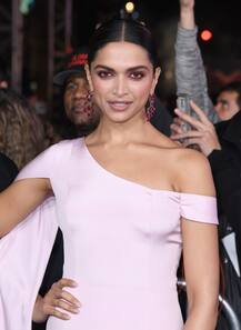 પિંક ગાઉનમાં દિપીકા લાગી ગોર્જિયસ, જુઓ તસવીરો 